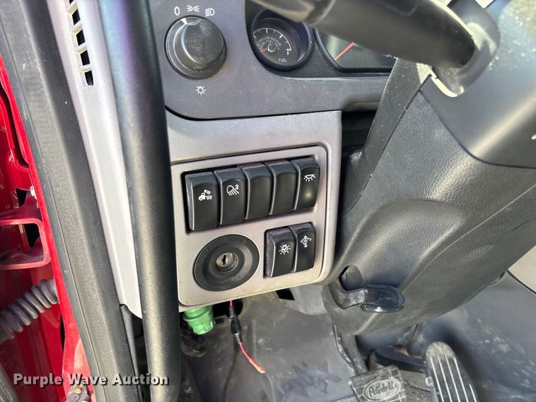 image for item FB3269 2017 Peterbilt 579 semi truck