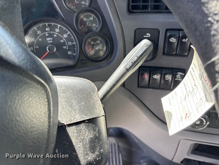 image for item FB3269 2017 Peterbilt 579 semi truck