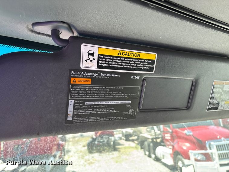 image for item FB3269 2017 Peterbilt 579 semi truck