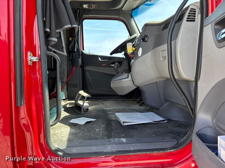 image for item FB3269 2017 Peterbilt 579 semi truck