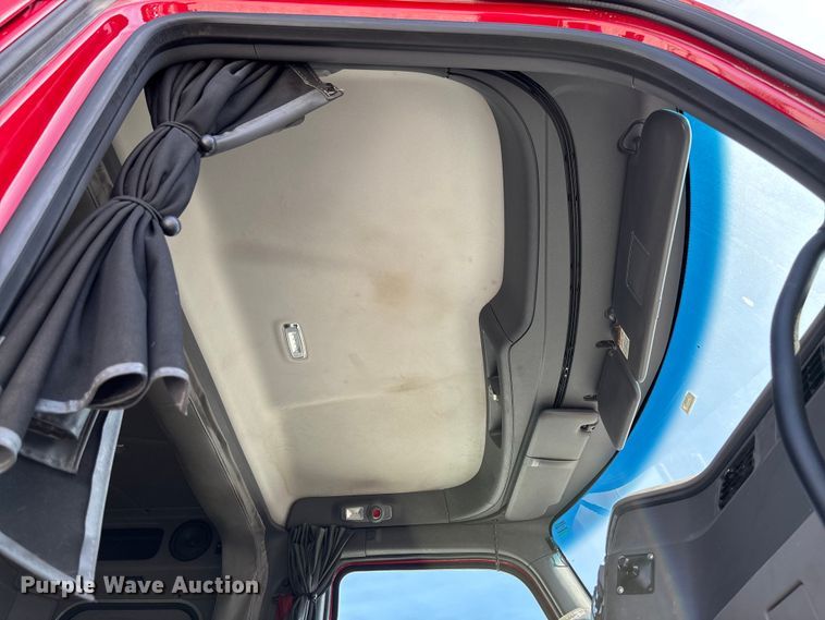 image for item FB3269 2017 Peterbilt 579 semi truck