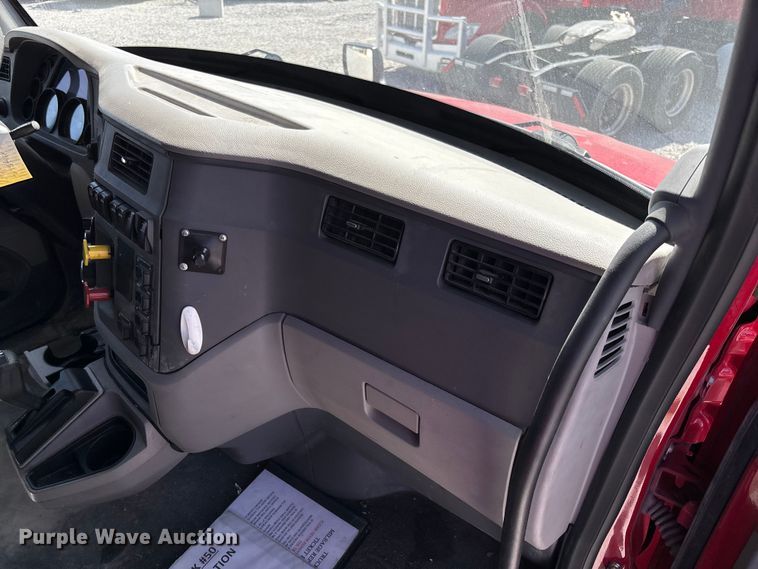 image for item FB3269 2017 Peterbilt 579 semi truck