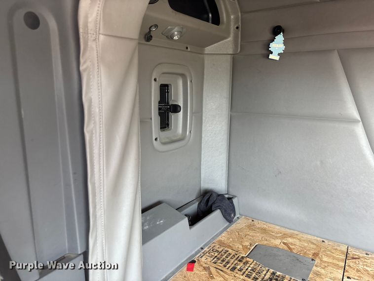 image for item FB3269 2017 Peterbilt 579 semi truck