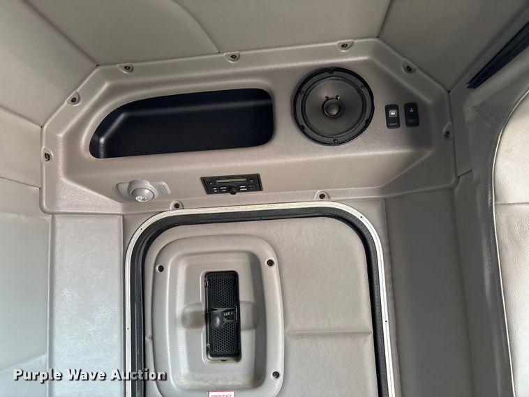 image for item FB3269 2017 Peterbilt 579 semi truck