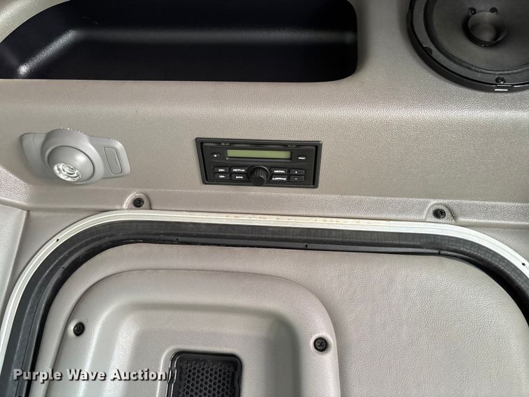 image for item FB3269 2017 Peterbilt 579 semi truck