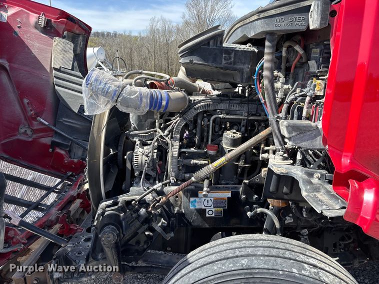 image for item FB3269 2017 Peterbilt 579 semi truck