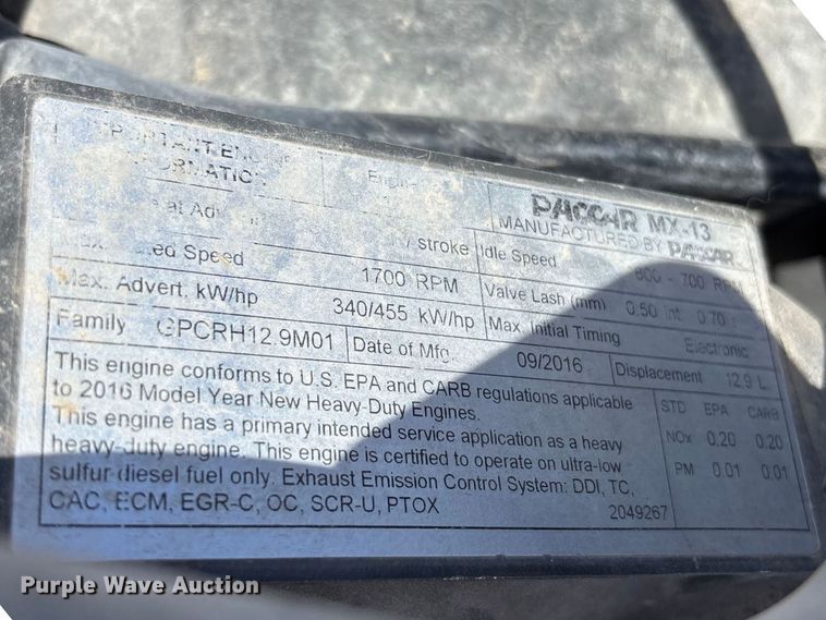 image for item FB3269 2017 Peterbilt 579 semi truck