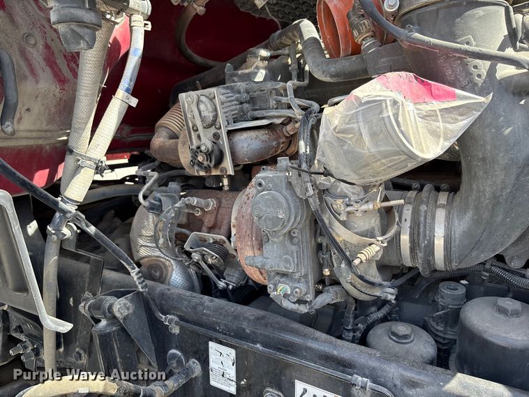 image for item FB3269 2017 Peterbilt 579 semi truck