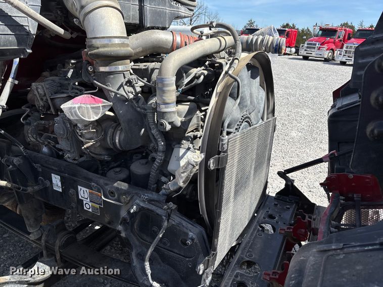 image for item FB3269 2017 Peterbilt 579 semi truck