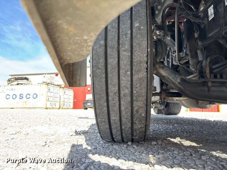 image for item FB3269 2017 Peterbilt 579 semi truck