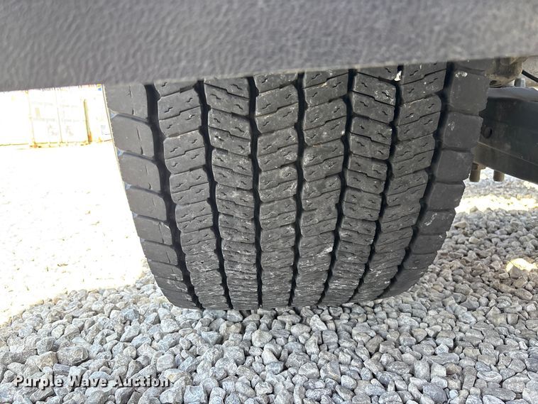 image for item FB3269 2017 Peterbilt 579 semi truck