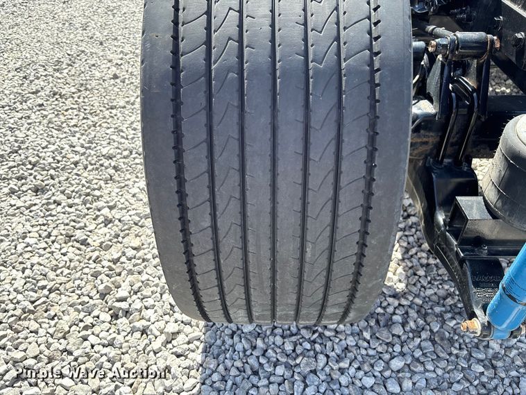 image for item FB3269 2017 Peterbilt 579 semi truck