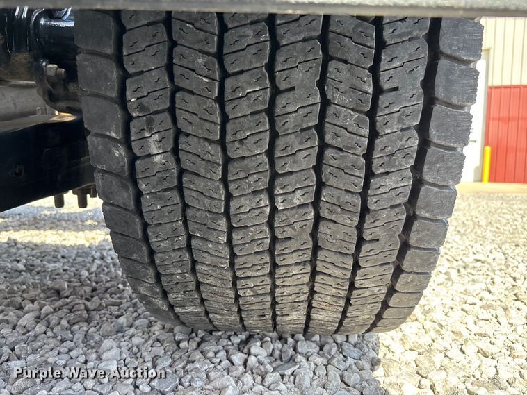 image for item FB3269 2017 Peterbilt 579 semi truck