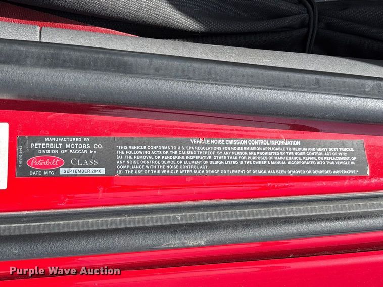 image for item FB3269 2017 Peterbilt 579 semi truck