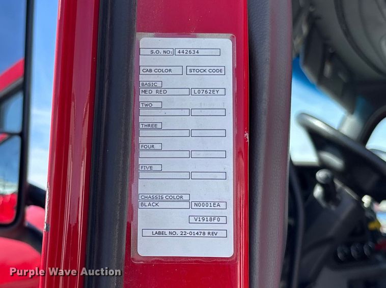 image for item FB3269 2017 Peterbilt 579 semi truck