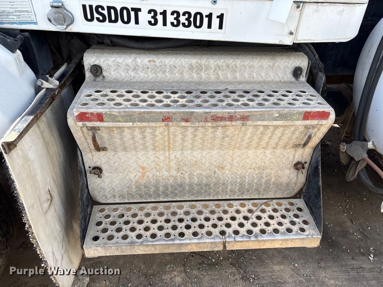 image for item FB3271 2005 Kenworth T800 ready mix truck