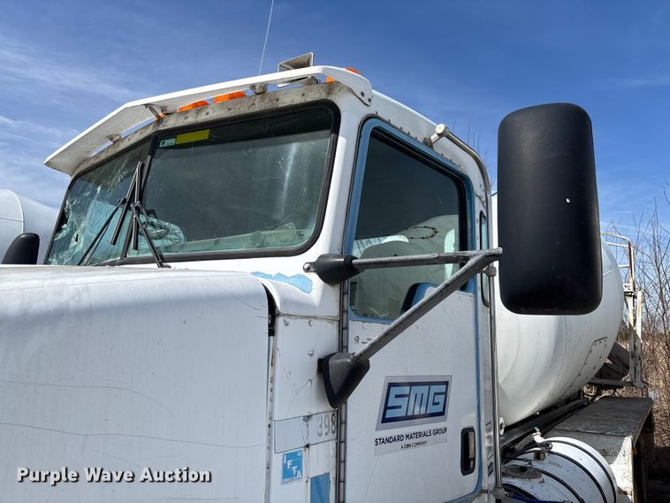 image for item FB3271 2005 Kenworth T800 ready mix truck