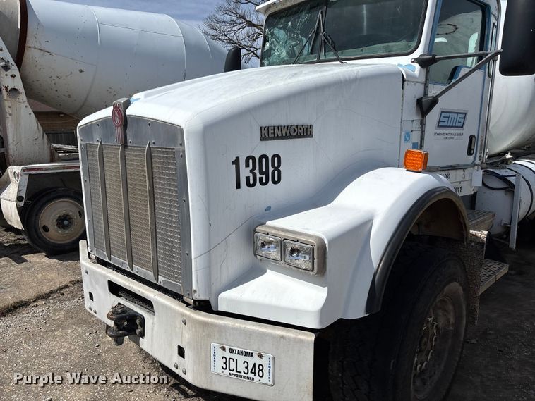 image for item FB3271 2005 Kenworth T800 ready mix truck