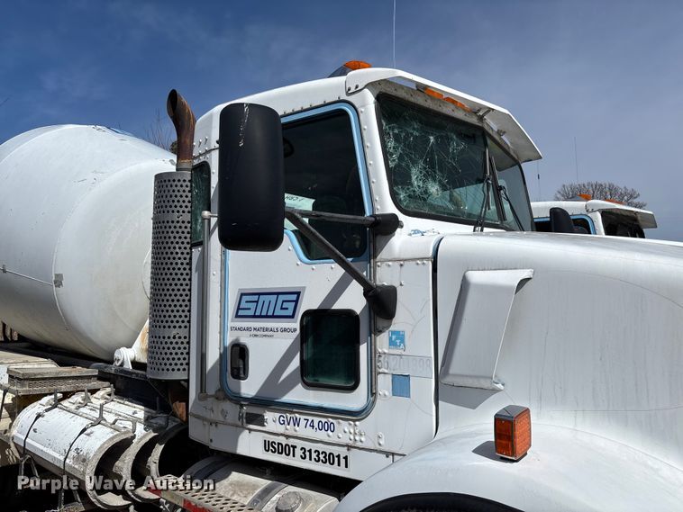 image for item FB3271 2005 Kenworth T800 ready mix truck