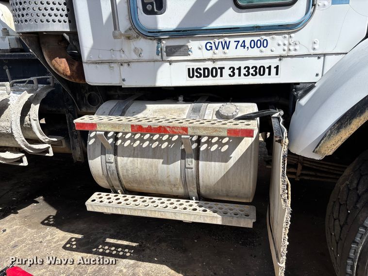 image for item FB3271 2005 Kenworth T800 ready mix truck