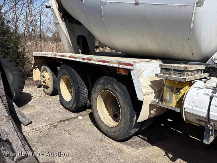 image for item FB3271 2005 Kenworth T800 ready mix truck