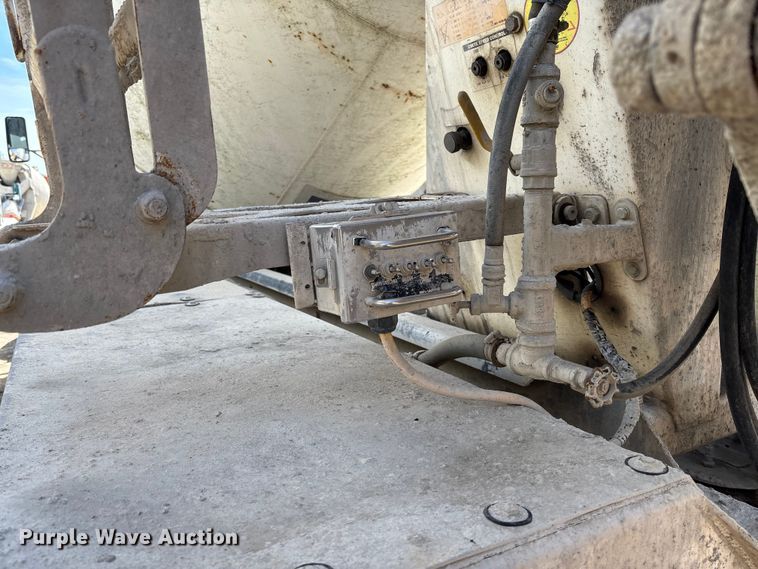 image for item FB3271 2005 Kenworth T800 ready mix truck