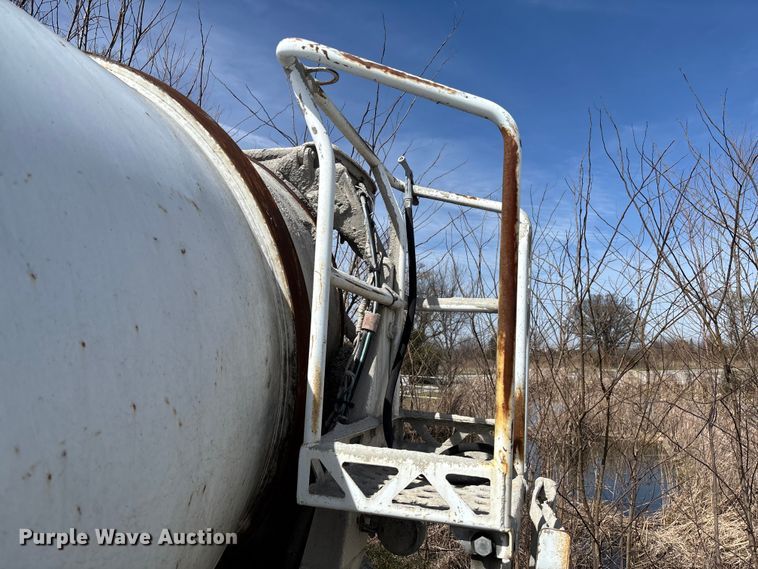 image for item FB3271 2005 Kenworth T800 ready mix truck