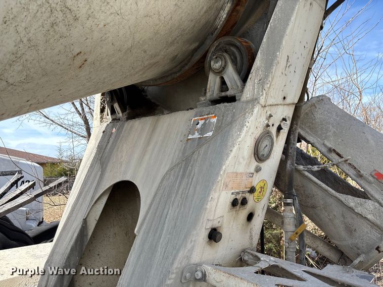 image for item FB3271 2005 Kenworth T800 ready mix truck