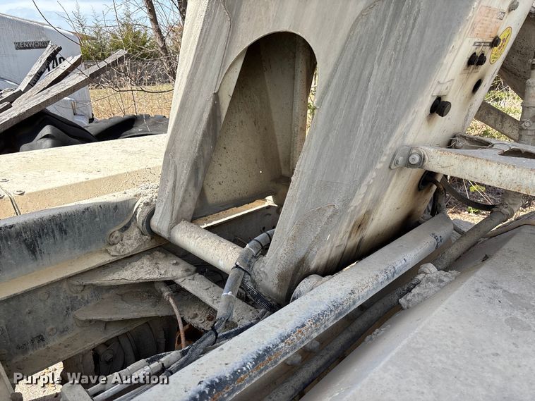 image for item FB3271 2005 Kenworth T800 ready mix truck