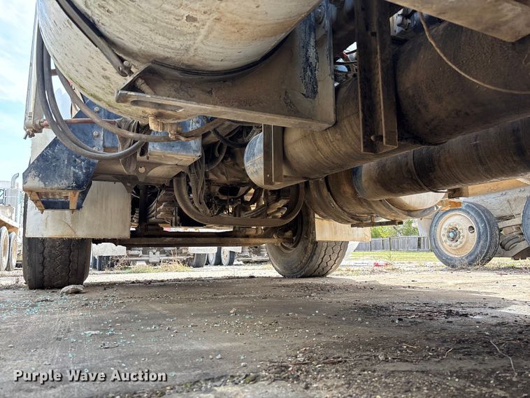 image for item FB3271 2005 Kenworth T800 ready mix truck