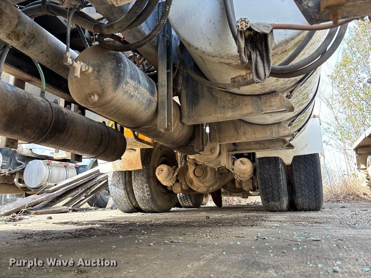 image for item FB3271 2005 Kenworth T800 ready mix truck