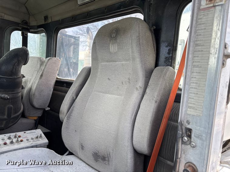 image for item FB3271 2005 Kenworth T800 ready mix truck