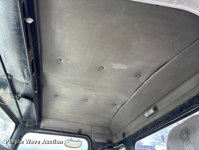 image for item FB3271 2005 Kenworth T800 ready mix truck