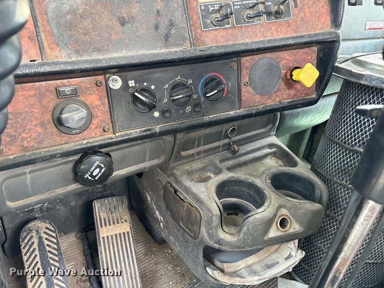 image for item FB3271 2005 Kenworth T800 ready mix truck