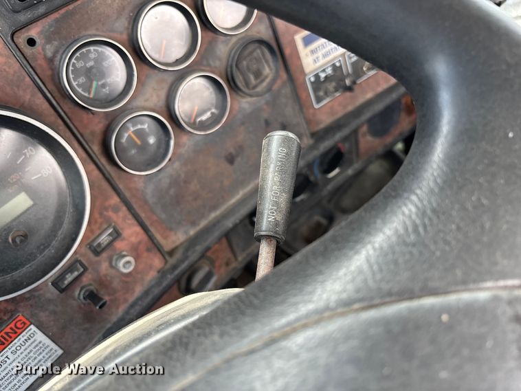 image for item FB3271 2005 Kenworth T800 ready mix truck