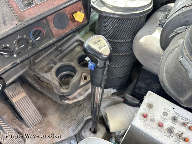 image for item FB3271 2005 Kenworth T800 ready mix truck