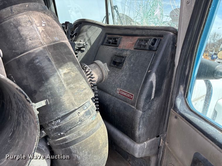 image for item FB3271 2005 Kenworth T800 ready mix truck