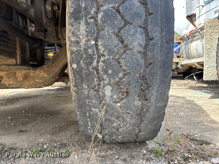 image for item FB3271 2005 Kenworth T800 ready mix truck