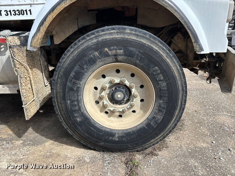 image for item FB3271 2005 Kenworth T800 ready mix truck