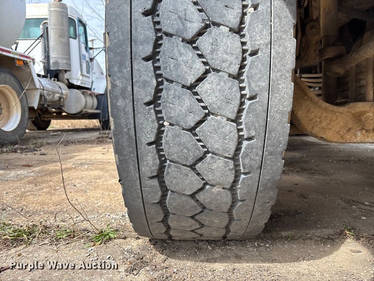 image for item FB3271 2005 Kenworth T800 ready mix truck