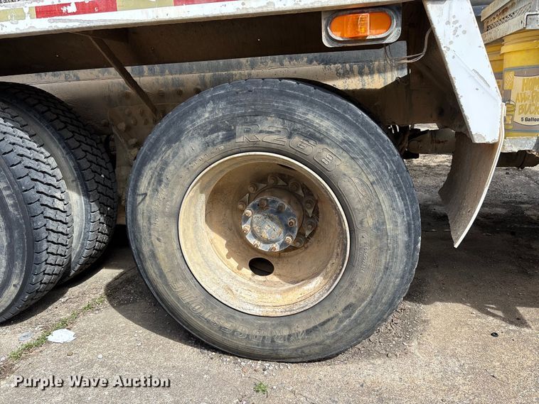 image for item FB3271 2005 Kenworth T800 ready mix truck