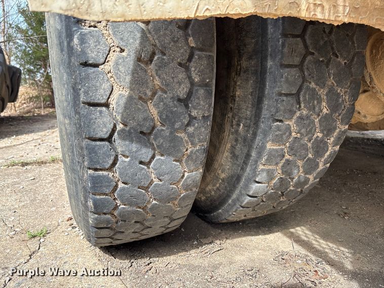 image for item FB3271 2005 Kenworth T800 ready mix truck