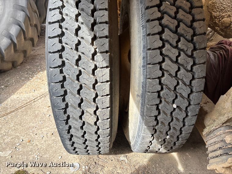 image for item FB3271 2005 Kenworth T800 ready mix truck