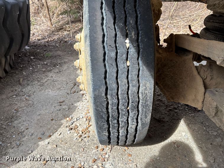 image for item FB3271 2005 Kenworth T800 ready mix truck