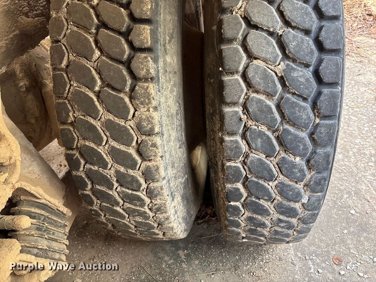 image for item FB3271 2005 Kenworth T800 ready mix truck