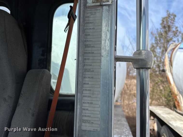 image for item FB3271 2005 Kenworth T800 ready mix truck