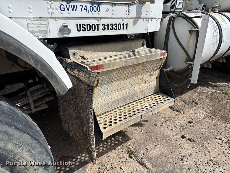 image for item FB3272 2009 Kenworth T800 ready mix truck