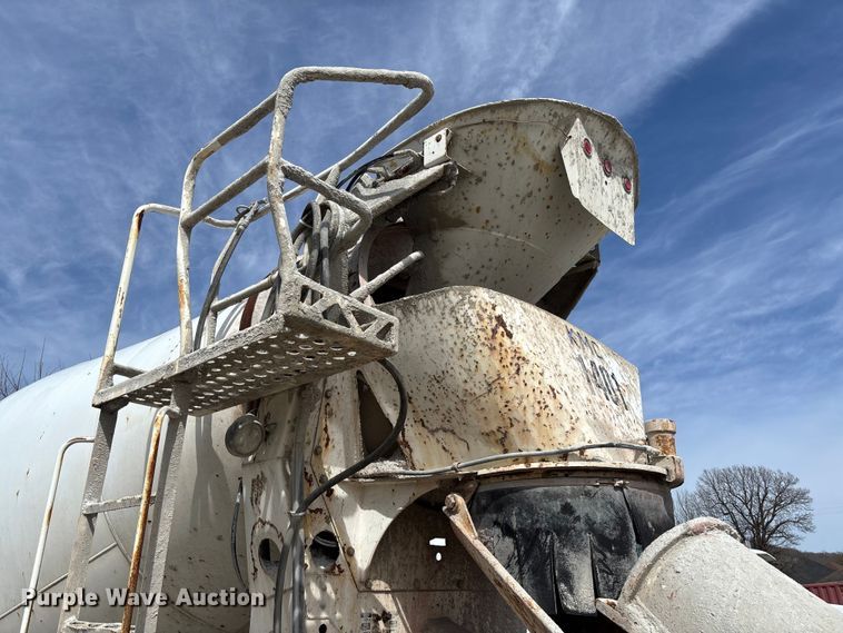 image for item FB3272 2009 Kenworth T800 ready mix truck