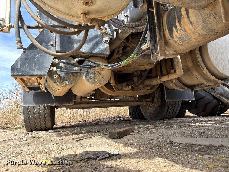 image for item FB3272 2009 Kenworth T800 ready mix truck