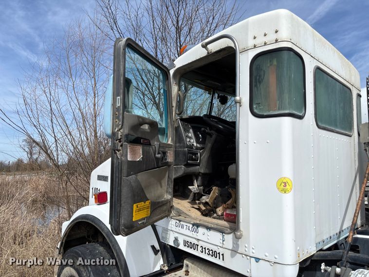 image for item FB3272 2009 Kenworth T800 ready mix truck